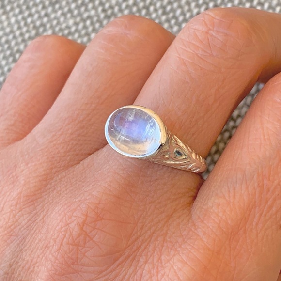 Exquisite Moonstone Ring Sterling Silver - Picture 5 of 8